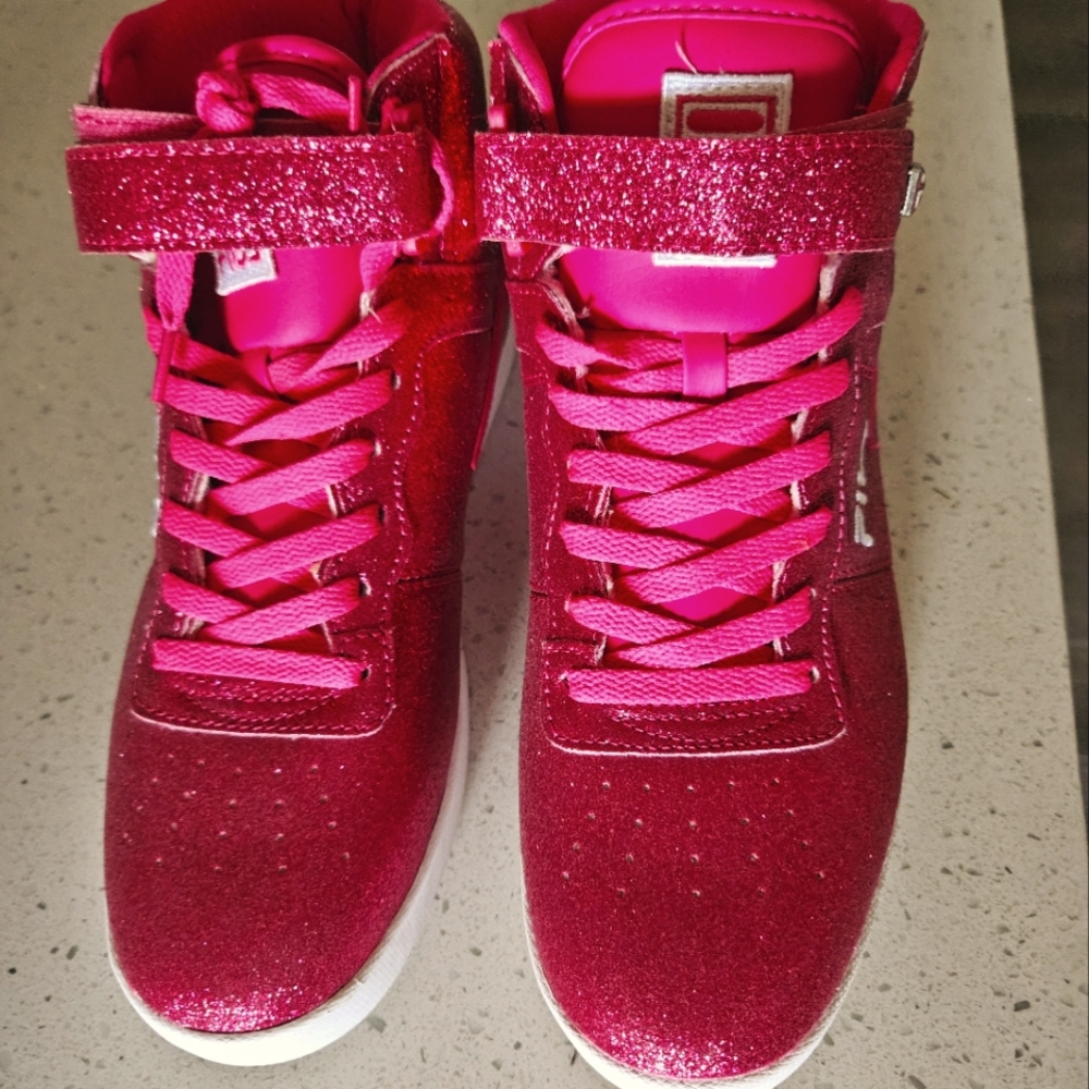 BRAND NEW NEVER WORN SZ 11 WOMENS BARBIE PINK GLITTERY FILA HIGH TOP SNEAKERS!!